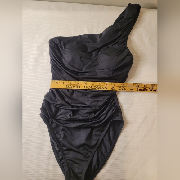 La Blanca Island Goddess One Shoulder Ruched One Piece Swim Suit sz 4 LB4KV14 - Picture 8 of 10